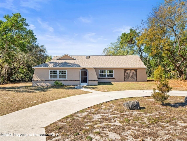 ranch-style home with a front yard