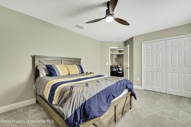 bedroom with ceiling fan, carpet floors, and a closet