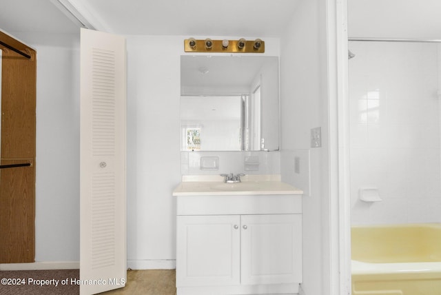 bathroom featuring vanity and tiled shower / bath combo