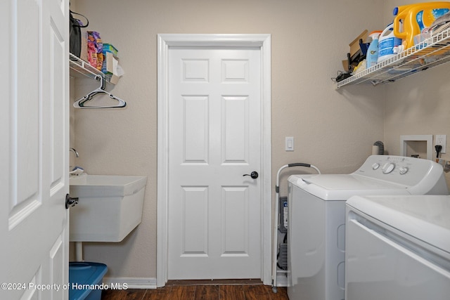 laundry room featuring sink, dark hardwood / wood-style flooring, and independent washer and dryer