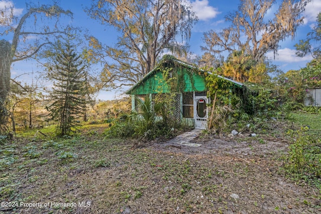 view of outbuilding