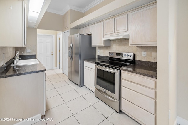 kitchen with sink, stainless steel appliances, tasteful backsplash, light tile patterned floors, and ornamental molding