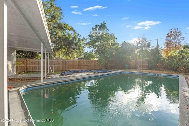 view of swimming pool