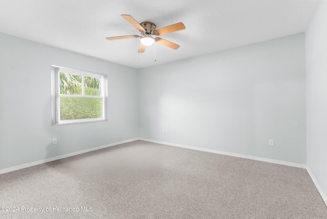 carpeted empty room featuring ceiling fan