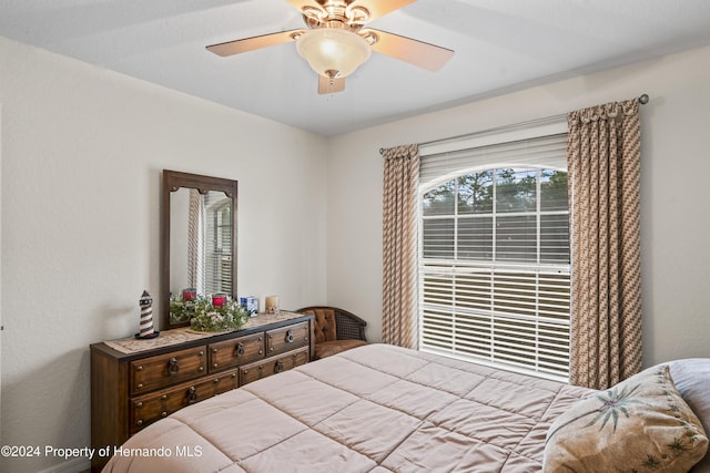 bedroom with ceiling fan