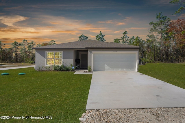 view of front of house featuring a lawn and a garage