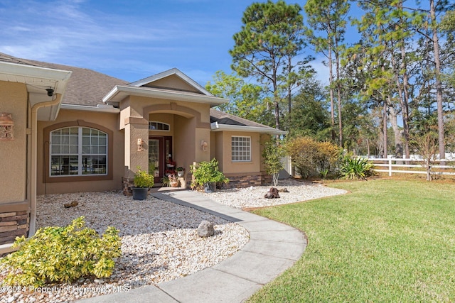 view of front facade with a front lawn