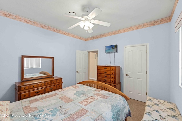 bedroom with ceiling fan