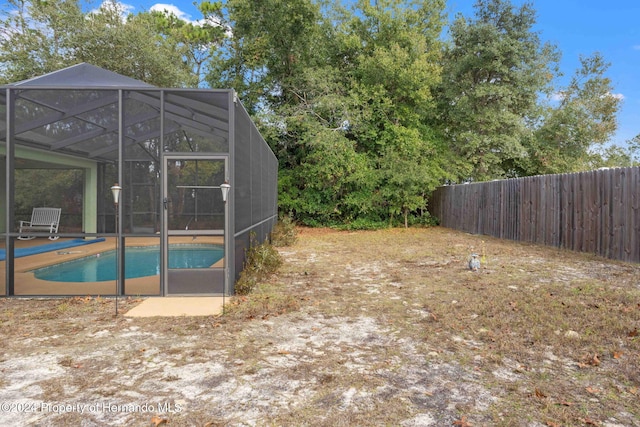 view of yard featuring a lanai and a fenced in pool