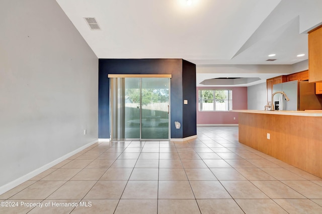 unfurnished room with light tile patterned floors