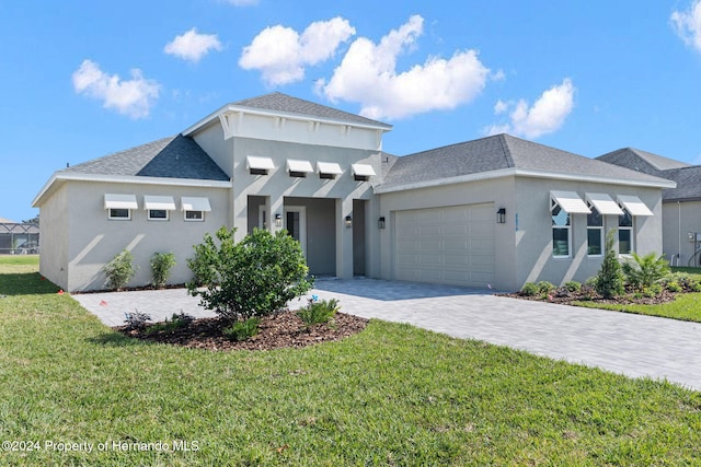 view of front facade featuring a front lawn and a garage