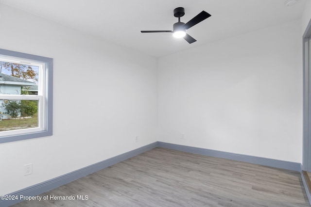 unfurnished room featuring light wood-type flooring and ceiling fan