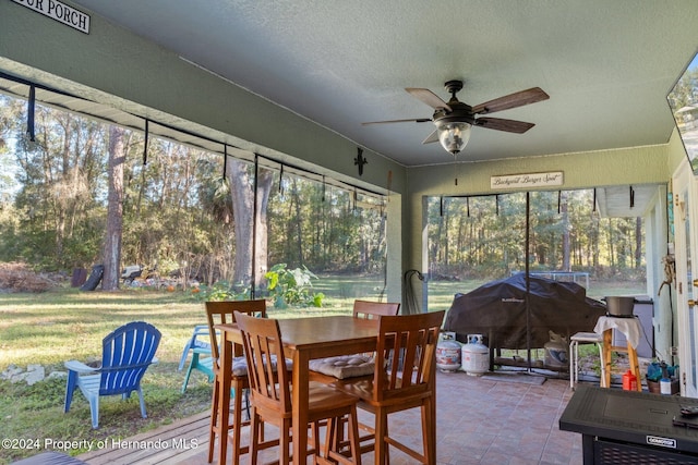 sunroom / solarium featuring ceiling fan