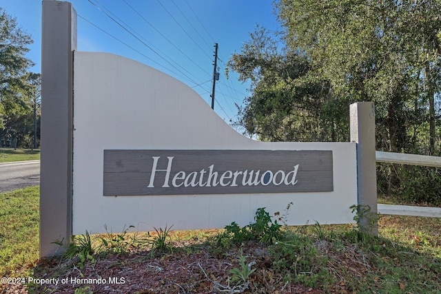 view of community / neighborhood sign