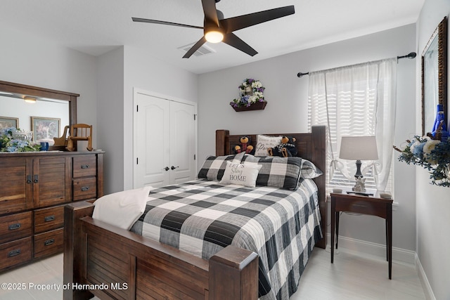 bedroom featuring ceiling fan and a closet