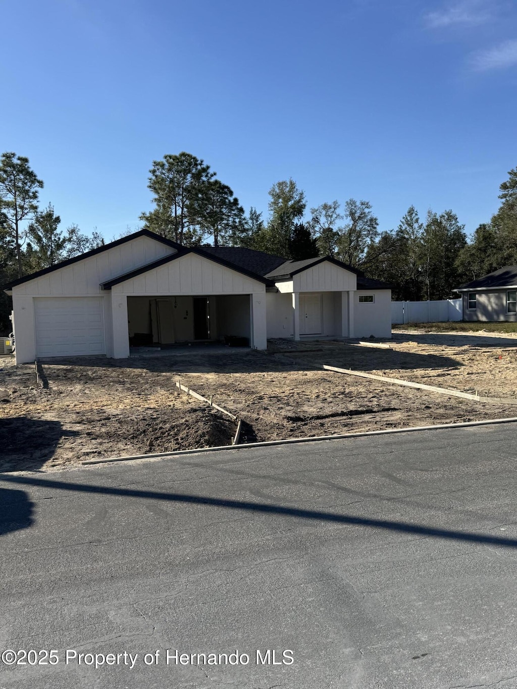 view of front facade with a garage