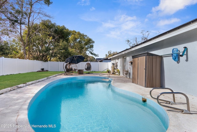 view of pool with a yard