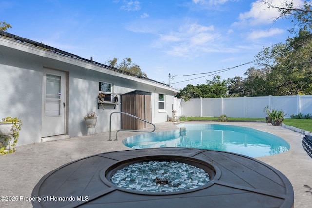 view of swimming pool