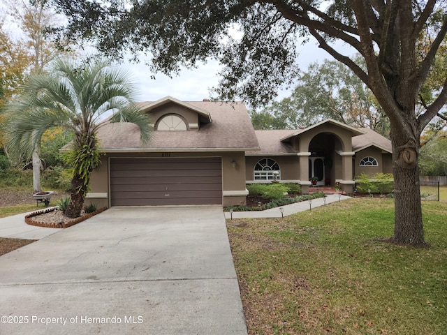 view of front of home featuring a front lawn and a garage