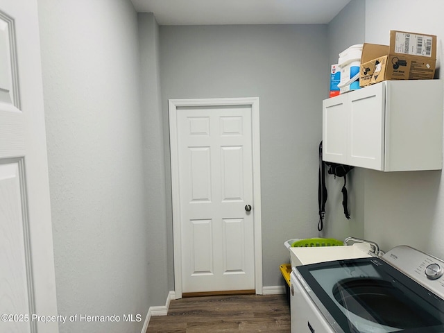 laundry room featuring washer / clothes dryer, sink, cabinets, and dark hardwood / wood-style floors