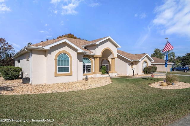 view of front facade featuring a front yard and a garage