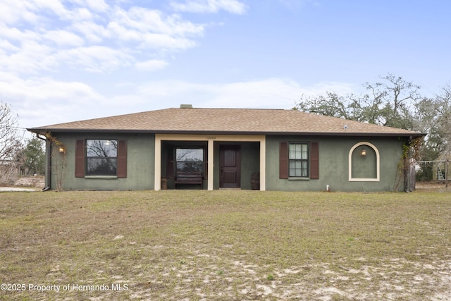 view of front facade with a front yard