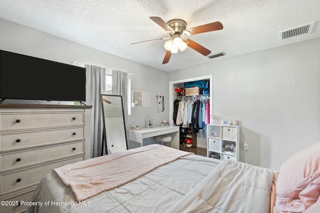 bedroom with a textured ceiling, a closet, and ceiling fan