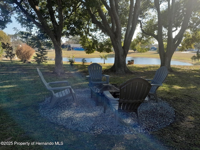 view of yard featuring a water view