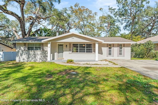 single story home with a front yard