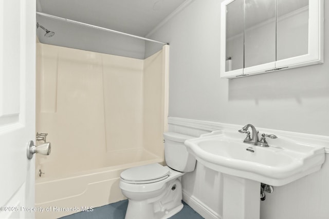 full bathroom with ornamental molding, sink, shower / bathtub combination, and toilet