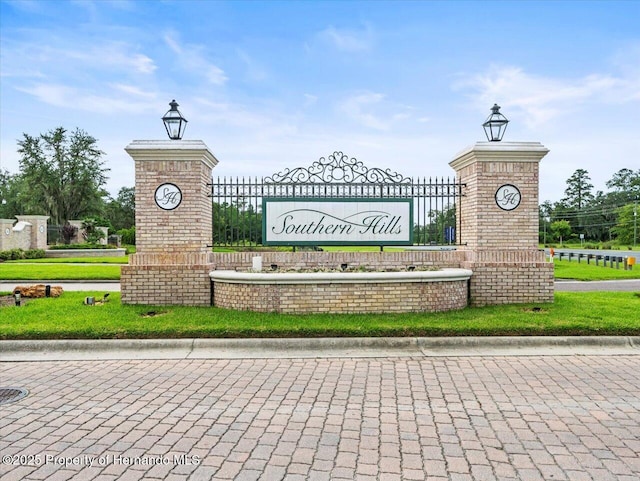 view of community / neighborhood sign