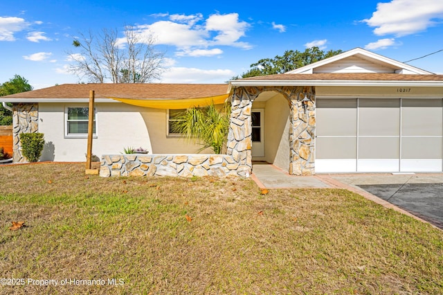 view of front facade with a front yard and a garage