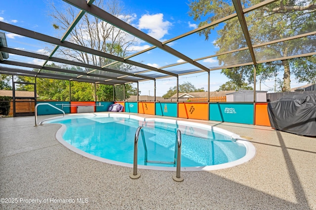 view of swimming pool with a lanai, a hot tub, and a patio