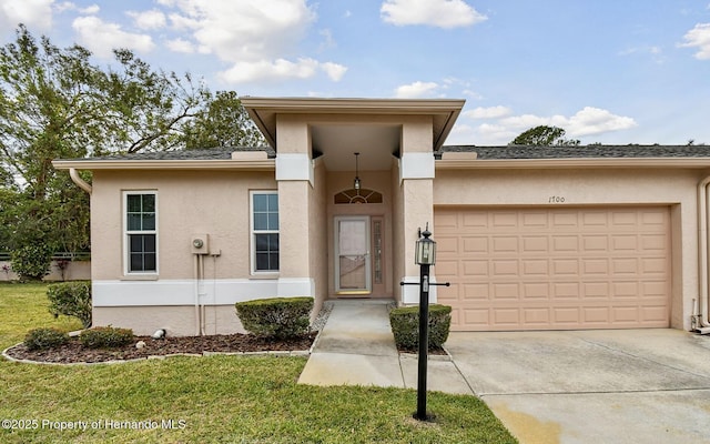 view of front facade featuring a front yard and a garage