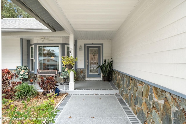 entrance to property with ceiling fan