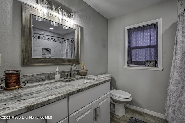 bathroom with a shower with curtain, vanity, and toilet