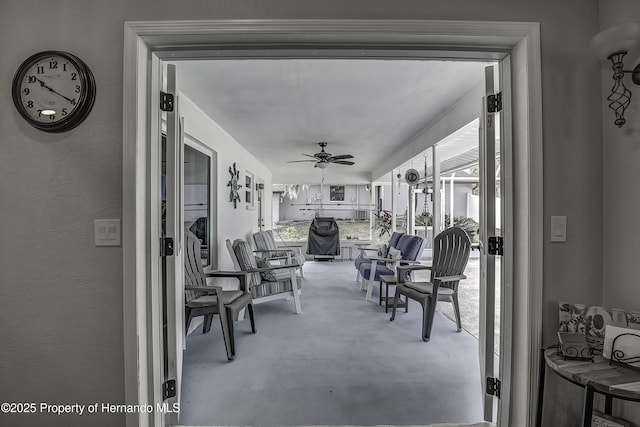 sunroom featuring ceiling fan