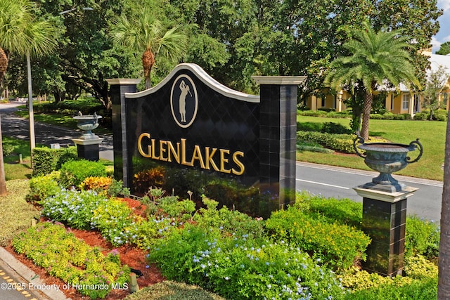 view of community / neighborhood sign