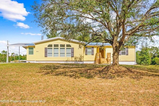 view of front of property with a front yard