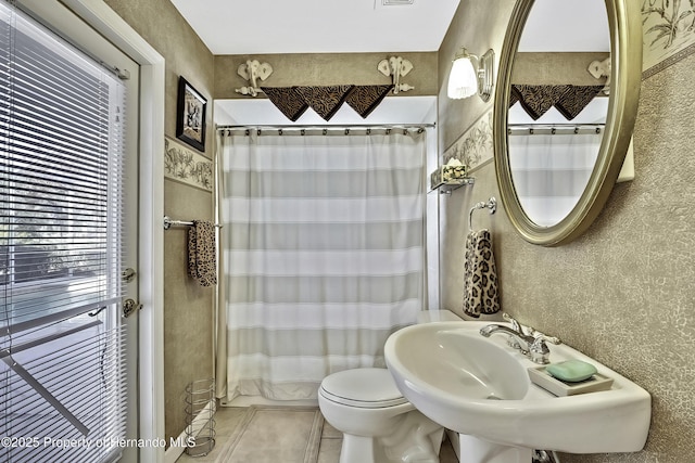 bathroom featuring toilet and sink