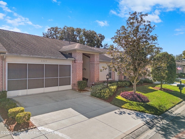 view of front of property featuring a front lawn and a garage