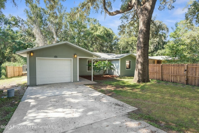 ranch-style house featuring a front lawn and a garage