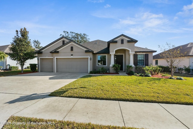 view of front of property featuring roof with shingles, stucco siding, an attached garage, driveway, and a front lawn