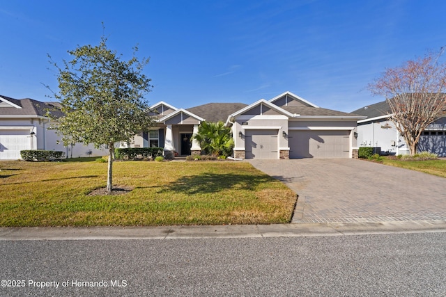 view of front of home featuring a garage and a front yard