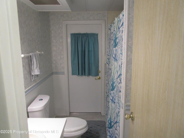 bathroom with toilet, vanity, and walk in shower