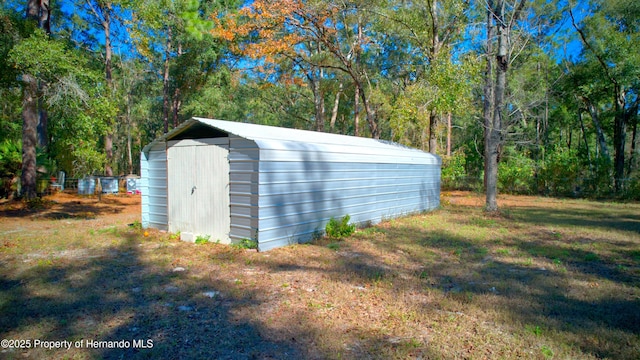 view of outdoor structure featuring a yard