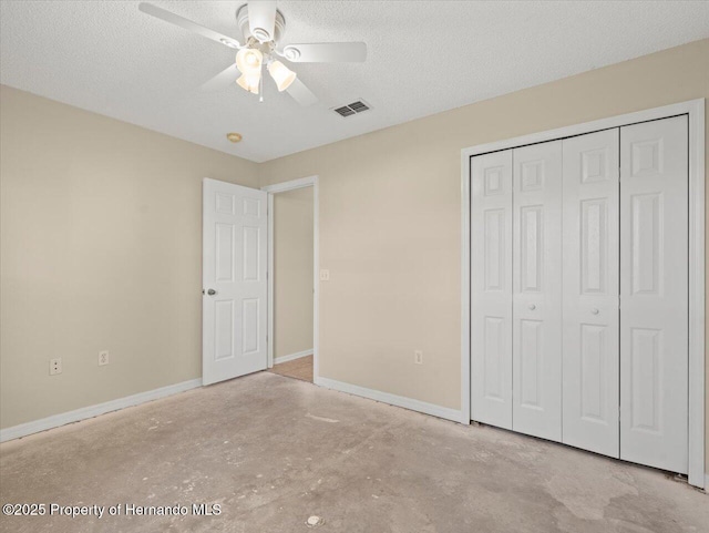 unfurnished bedroom with ceiling fan, a closet, and a textured ceiling