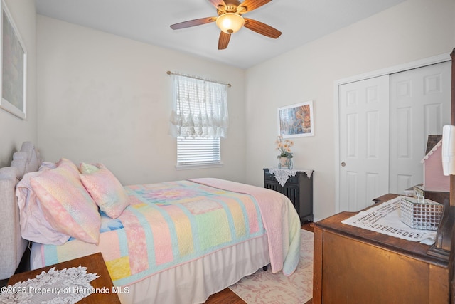 bedroom featuring ceiling fan and a closet