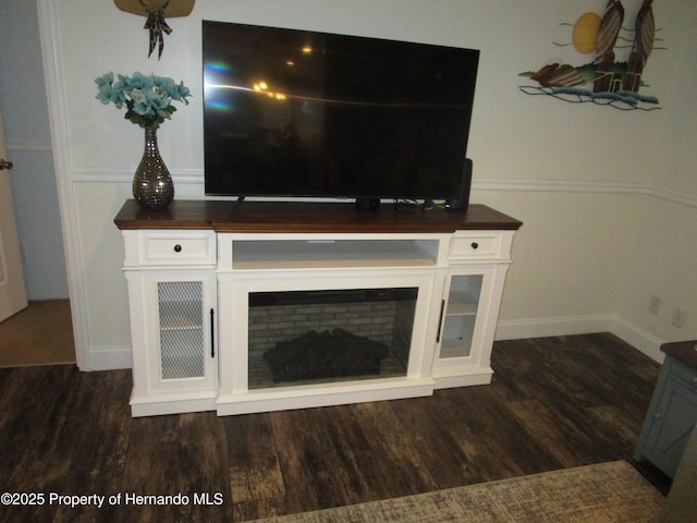 details featuring hardwood / wood-style flooring