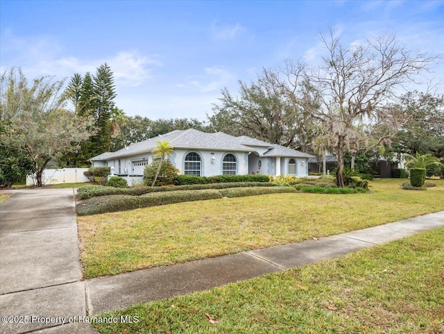 single story home with a front yard